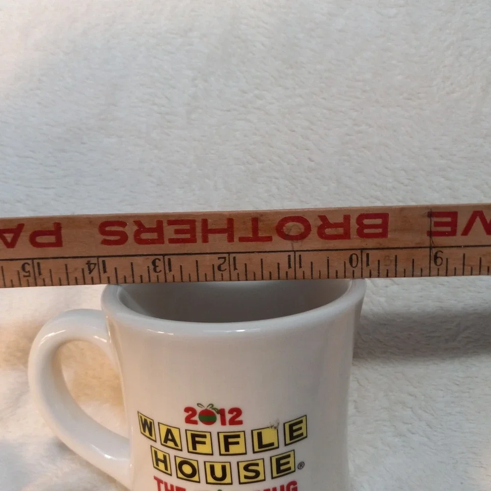 Waffle House 2012 The Big Mug HAPPY HOLIDAYS Tuxton Large 16 oz Coffee Diner Mug